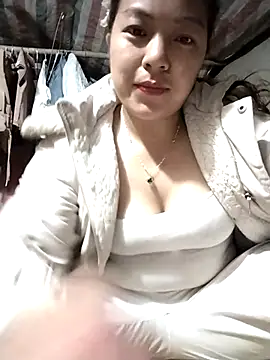 Snapshot of Lucky_cutee chatting on April 2026 11:34:01 AM Lucky cutee online show from April 2026 11:34:01 AM