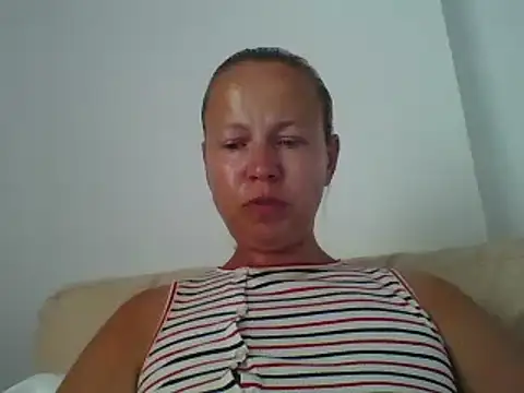Snapshot of jennyblondeuk chatting on June 2026 05:34:01 PM jennyblondeuk online show from June 2026 05:34:01 PM