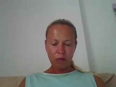 Snapshot of jennyblondeuk chatting on June 2026 05:39:02 PM jennyblondeuk online show from June 2026 05:39:02 PM