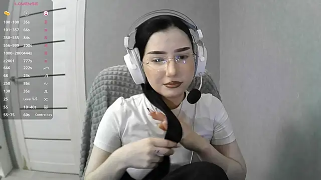 Snapshot of FaviolaHurl chatting on December 2025 06:04:01 PM FaviolaHurl online show from December 2025 06:04:01 PM