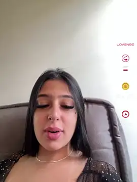 Snapshot of jujuarantes__2026 chatting on May 2026 01:27:01 PM jujuarantes 2026 online show from May 2026 01:27:01 PM