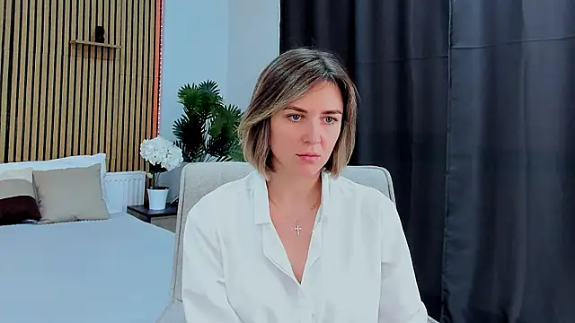 EmeraldGlow online show from April 2026 02:33:01 PM