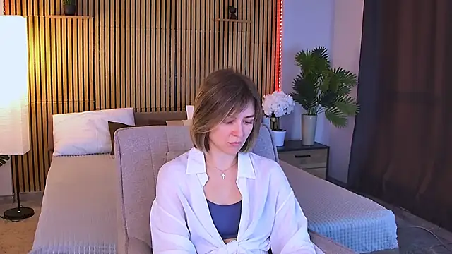 EmeraldGlow online show from April 2026 03:04:01 PM