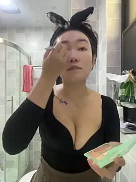 Molly-xiao online show from April 2026 01:42:01 AM