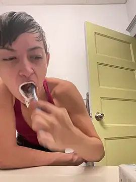 FaiiryArii online show from April 2026 03:18:02 PM