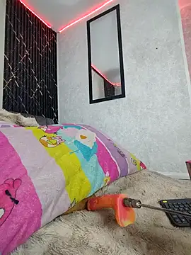 Isis Hot   online show from March 2026 12:38:01 PM