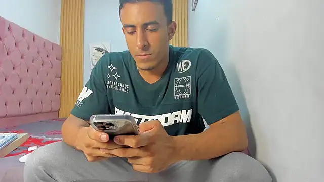 Snapshot of axelsavage042 chatting on January 2026 08:22:01 PM axelsavage042 online show from January 2026 08:22:01 PM