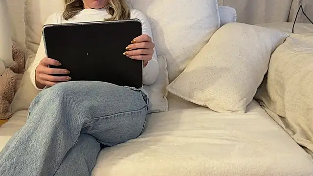 Ambrrr online show from March 2026 11:00:02 PM