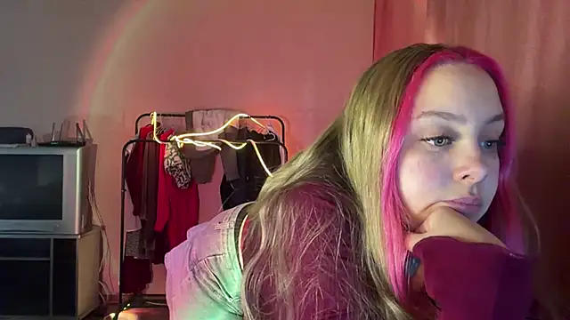 ZoraDearmon online show from February 2026 09:30:02 PM