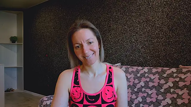 Amanda Luxe online show from March 2026 03:01:02 AM