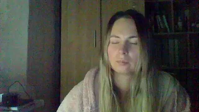 VikiLove765 online show from February 2026 07:46:01 PM