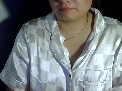 Snapshot of Sarah_no_land chatting on July 2026 03:15:02 PM Sarah no land online show from July 2026 03:15:02 PM