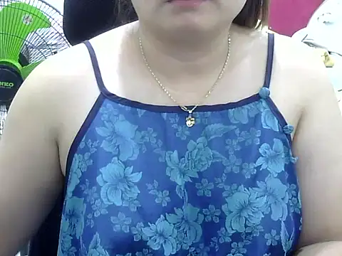 Snapshot of Sarah_no_land chatting on July 2026 02:52:02 PM Sarah no land online show from July 2026 02:52:02 PM