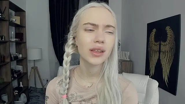 KristalCrowner online show from February 2026 07:21:01 PM