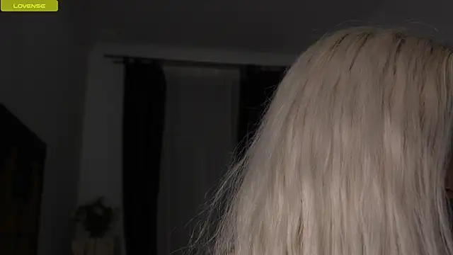 KristalCrowner online show from April 2026 07:49:01 PM