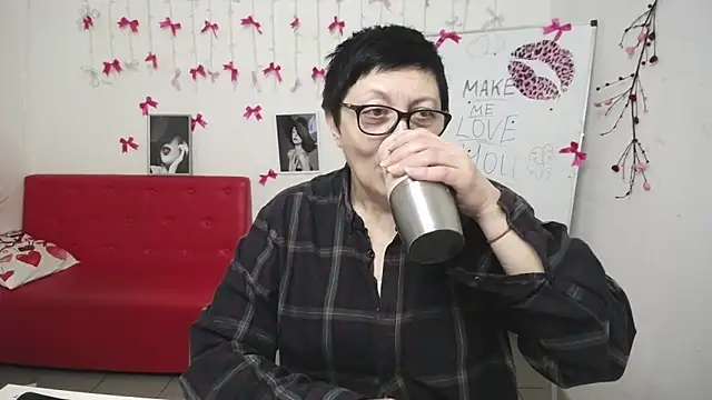 EmilyL0ve online show from February 2026 06:17:02 PM