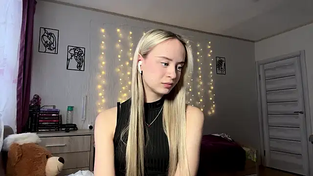 LatashiaOrcutt online show from January 2026 12:42:01 PM