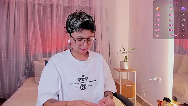 Zury Ramirez online show from April 2026 11:24:02 PM