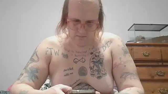 Snapshot of Flutterfli chatting on January 2026 04:42:01 PM Flutterfli online show from January 2026 04:42:01 PM