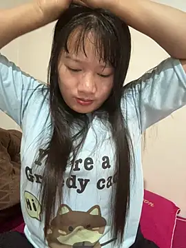 Snapshot of Suni-ii chatting on May 2026 11:57:02 PM Suni-ii online show from May 2026 11:57:02 PM
