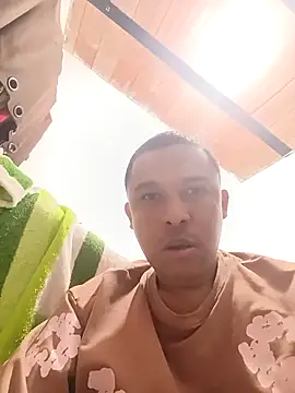 Snapshot of Ellatin15 chatting on February 2026 03:02:01 AM Ellatin15 online show from February 2026 03:02:01 AM