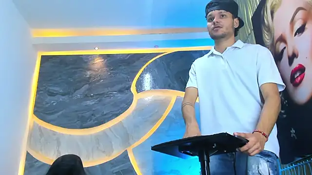 Snapshot of Lucas_hot_20 chatting on February 2026 05:26:02 AM Lucas hot 20 online show from February 2026 05:26:02 AM