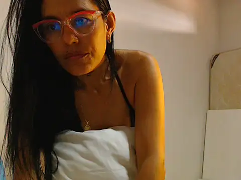 Elizabeth manzon online show from June 2026 08:33:02 PM