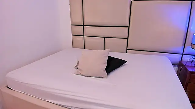 alejandra loppez online show from February 2026 07:33:02 PM