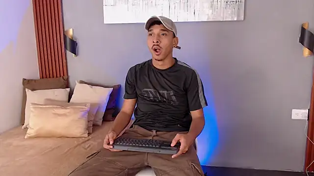 Snapshot of Julian_Dark_ chatting on March 2026 04:07:02 AM Julian Dark online show from March 2026 04:07:02 AM