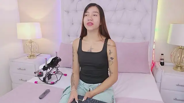 Snapshot of VioletFroost chatting on January 2026 12:10:01 PM VioletFroost online show from January 2026 12:10:01 PM