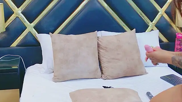 VioletFroost online show from April 2026 07:58:01 PM