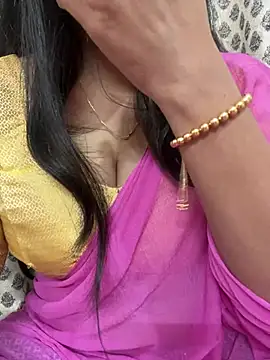 Snapshot of _Daisy chatting on May 2026 06:24:01 PM Daisy online show from May 2026 06:24:01 PM