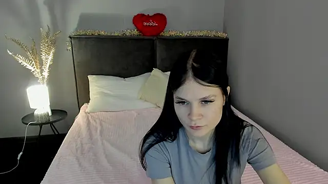 Snapshot of SkinyJoys chatting on February 2026 01:57:02 AM SkinyJoys online show from February 2026 01:57:02 AM