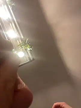 Snapshot of Bluedreams999 chatting on February 2026 06:33:01 PM Bluedreams999 online show from February 2026 06:33:01 PM