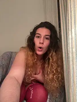 Snapshot of joanaguerreiru chatting on May 2026 11:25:02 PM joanaguerreiru online show from May 2026 11:25:02 PM