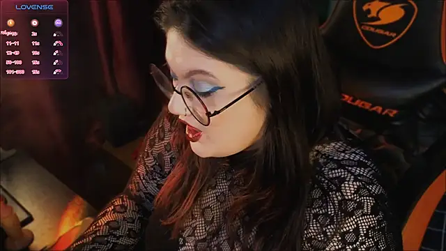 Snapshot of PixelMiss chatting on May 2026 02:33:02 PM PixelMiss online show from May 2026 02:33:02 PM