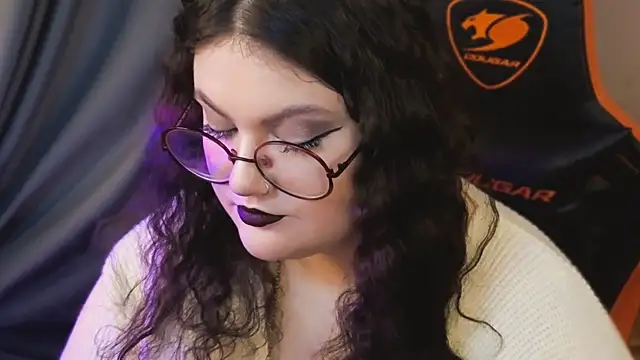 Snapshot of PixelMiss chatting on May 2026 02:05:02 AM PixelMiss online show from May 2026 02:05:02 AM