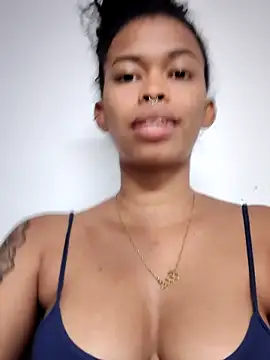 Snapshot of shenna_brunette chatting on February 2026 06:42:01 PM shenna brunette online show from February 2026 06:42:01 PM