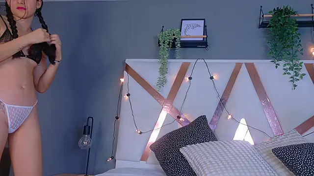 Snapshot of AmberStonne__ chatting on February 2026 03:05:02 AM AmberStonne online show from February 2026 03:05:02 AM