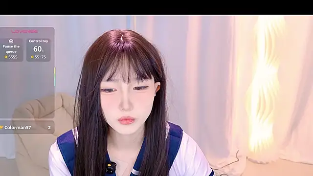 Snapshot of YE_Zi_ chatting on January 2026 05:24:02 AM YE Zi online show from January 2026 05:24:02 AM