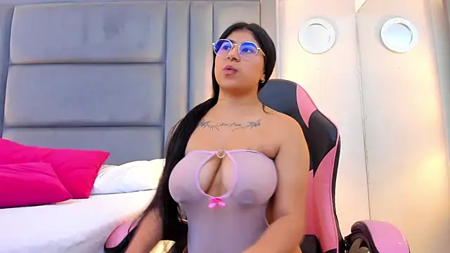 ScarletJons online show from July 2026 01:37:02 PM