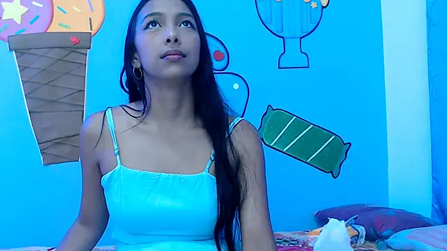 Snapshot of skinnysexzara18 chatting on February 2026 01:32:01 AM skinnysexzara18 online show from February 2026 01:32:01 AM