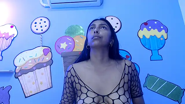 Snapshot of skinnysexzara18 chatting on March 2026 05:19:01 AM skinnysexzara18 online show from March 2026 05:19:01 AM