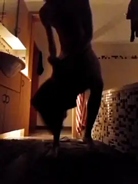 Snapshot of Erz84 chatting on October 2025 09:58:02 PM Erz84 online show from October 2025 09:58:02 PM