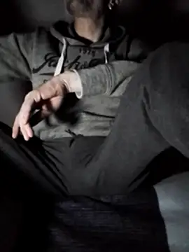 Snapshot of Erz84 chatting on October 2025 04:14:01 AM Erz84 online show from October 2025 04:14:01 AM