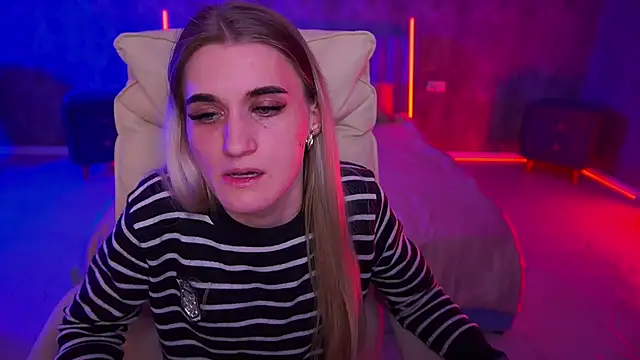 DiamondNina online show from April 2026 09:39:33 PM