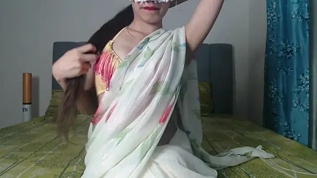 Snapshot of Hottie_heer chatting on April 2026 05:22:02 PM Hottie heer online show from April 2026 05:22:02 PM