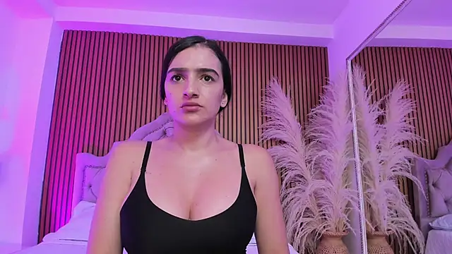 Violett hott  online show from February 2026 01:01:02 PM