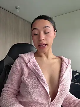 crystal dlun online show from February 2026 03:59:01 PM