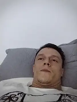 RAFAELQUINTEROSCAVALHEI online show from April 2026 09:01:01 PM